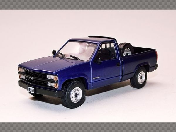 CHEVROLET SILVERADO ~ 1997 | 1:43 Diecast Model Car