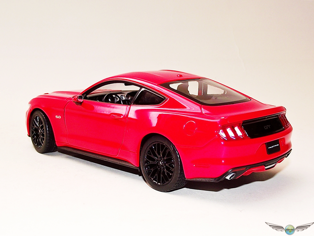 FORD MUSTANG GT ~ RED  1:24 Diecast Model Car