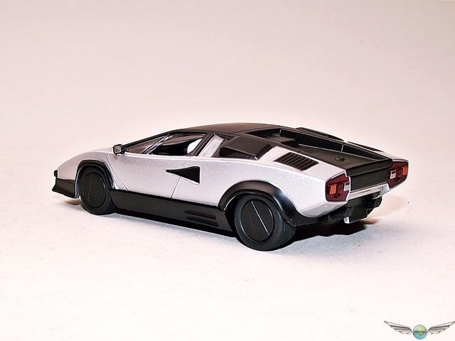 LAMBORGHINI COUNTACH EVOLUZIONE ~ 1987 | 1:43 Diecast Model Car