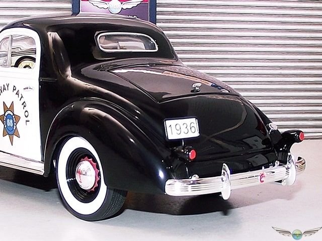PONTIAC DELUXE POLICE CAR ~ 1936 | 1:18 Diecast Model Car